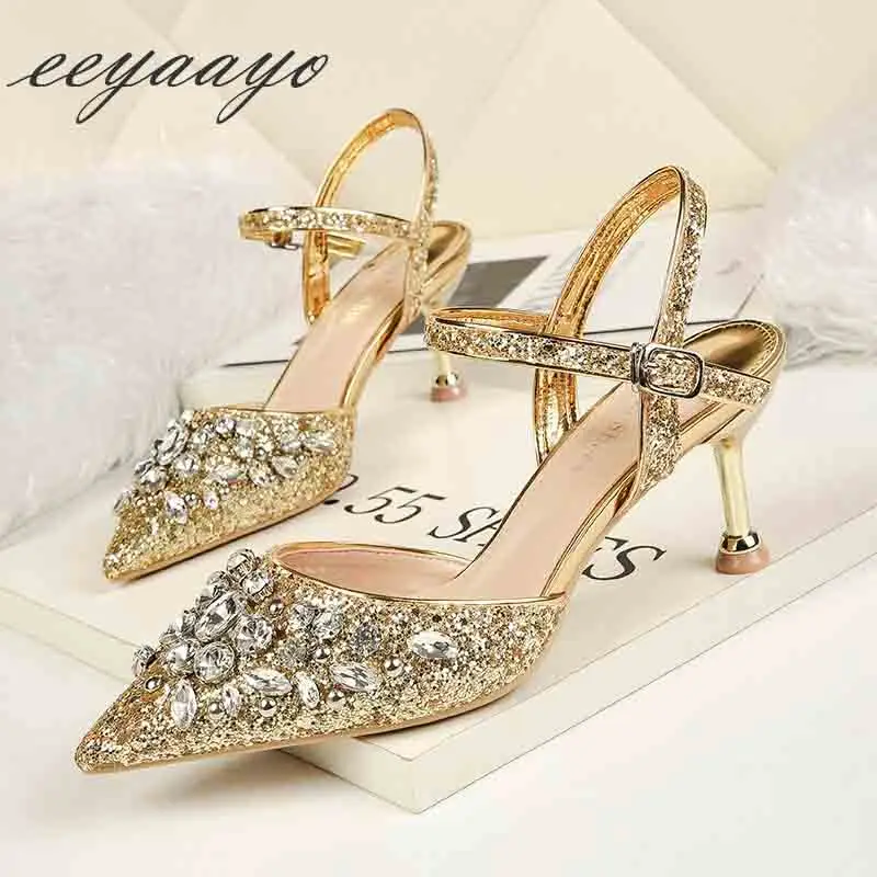 Женские босоножки на высоком тонком каблуке с острым носком золотистые для