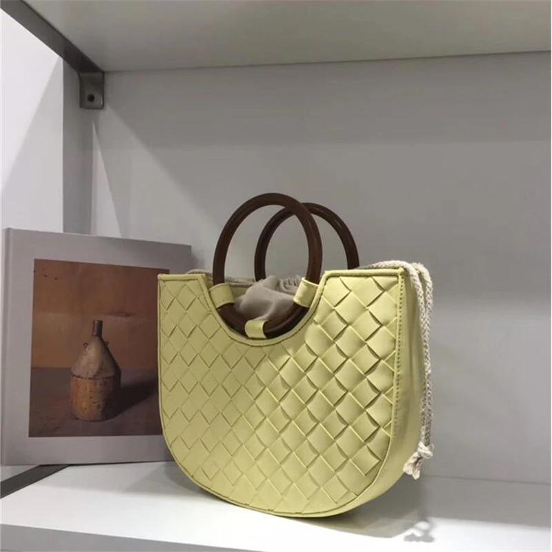 Тканые Сумки из искусственной кожи, женские сумки с кольцом и деревянной ручкой, яркие цвета, Большая вместительная сумка для покупок, женская фирменная корзина, новинка