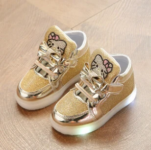 Детская обувь Новинка весны Hello Kitty со стразами светодиодной подсветкой Милая