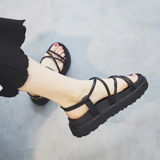 Ремешки женщины мягкий Harajuku Slingback клин на платформе клетка низкий каблук обувь Flatform ремень красный винтажные сандалии для гладиаторов каблуки розовый Лето клинья - Цвет: Черный