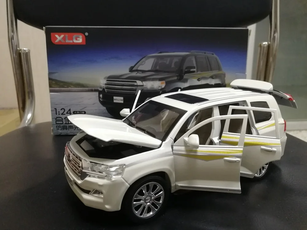 Внедорожник из сплава 1:24 длина 20 см Land Cruzer(M923W-6) с 6 дверями отличное качество для