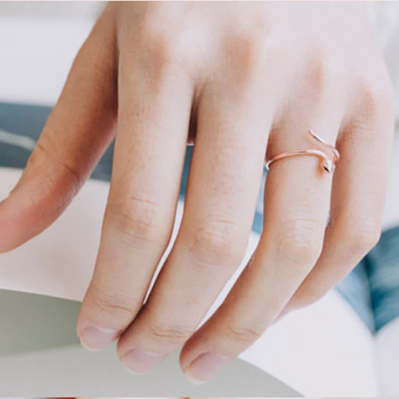 Оптовая продажа 10 шт./лот новые элегантные маленькие кольца под змеиную кожу