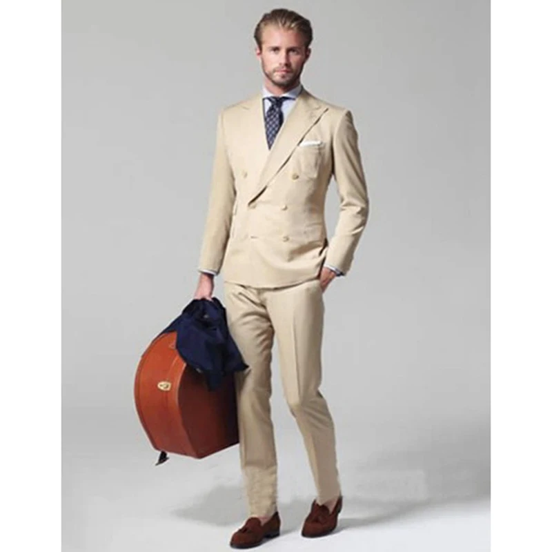 Мужской двубортный костюм с отворотом тремя карманами приталенный мужской