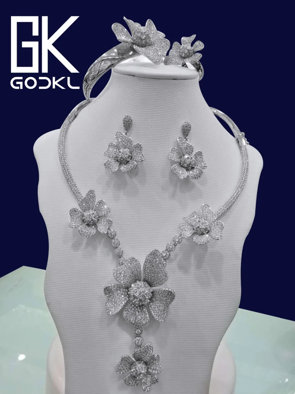 Женский комплект ювелирных изделий GODKI золотого цвета с фианитом для