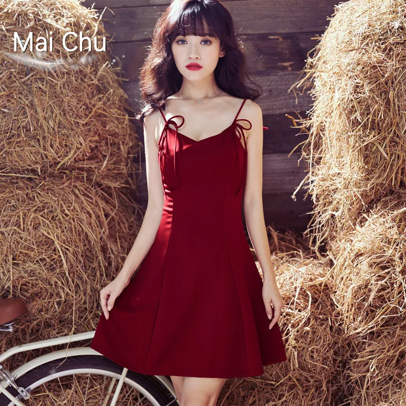 Женское платье на бретельках миниатюрное элегантное в стиле ретро красное