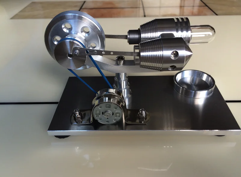 Двигатель-генератор со светодиодсветильник кой 5 В |