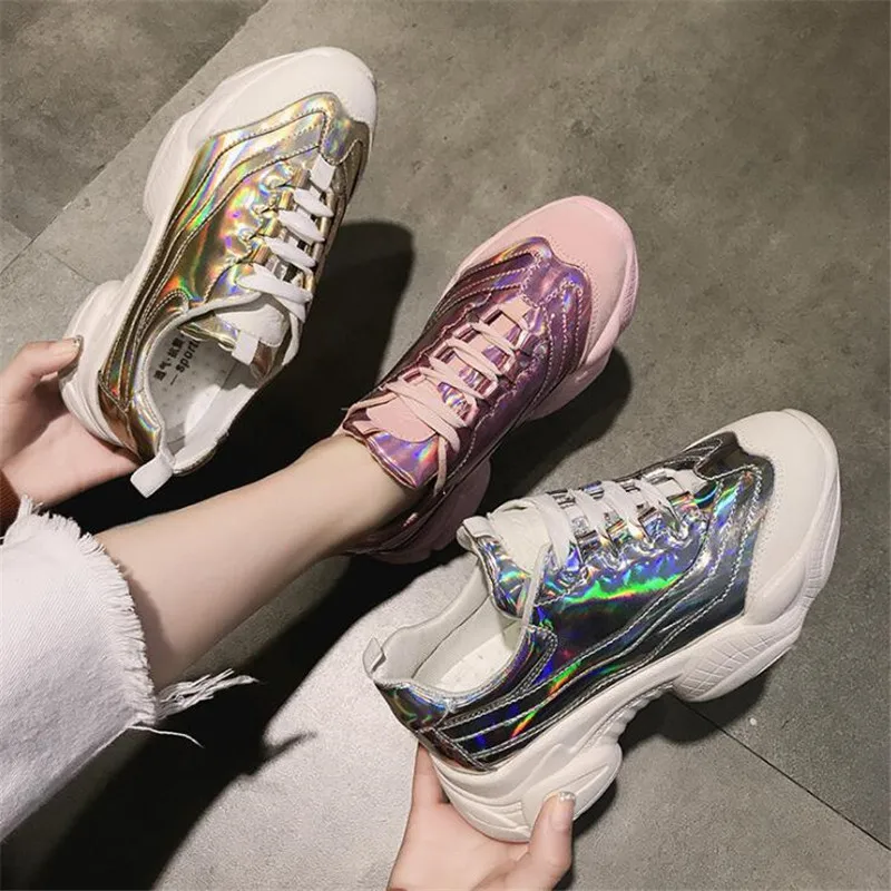 Женские кожаные кроссовки на платформе блестящие повседневные для весны 2019 |