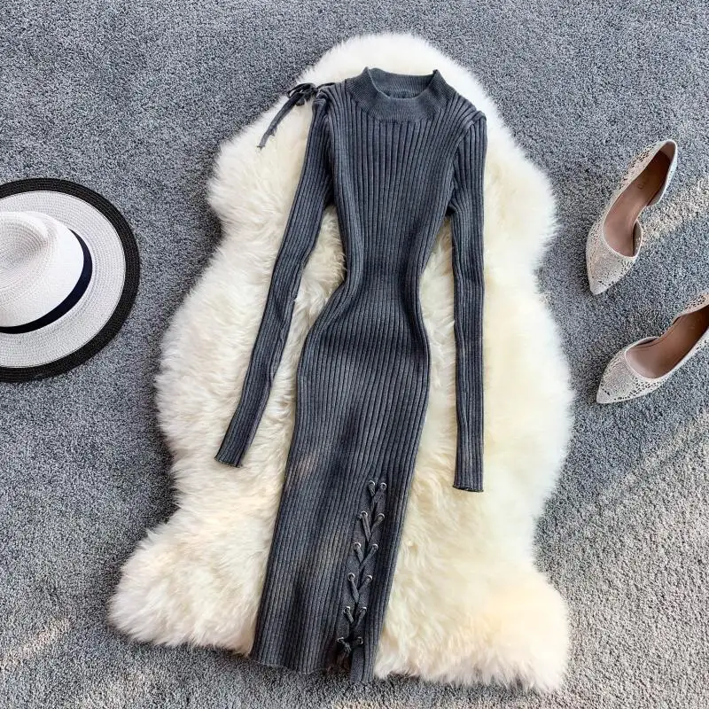 Трикотажное платье с высокой талией однотонное средней длины на шнурках длинным