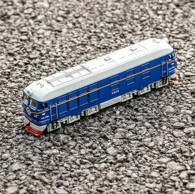 Blue 1: 87 поезд Масштаб Хо Дунфэн локомотив модель вызов тянуть назад имитационная модель из зеленой кожи классический поезд игрушка детей - Цвет: Blue