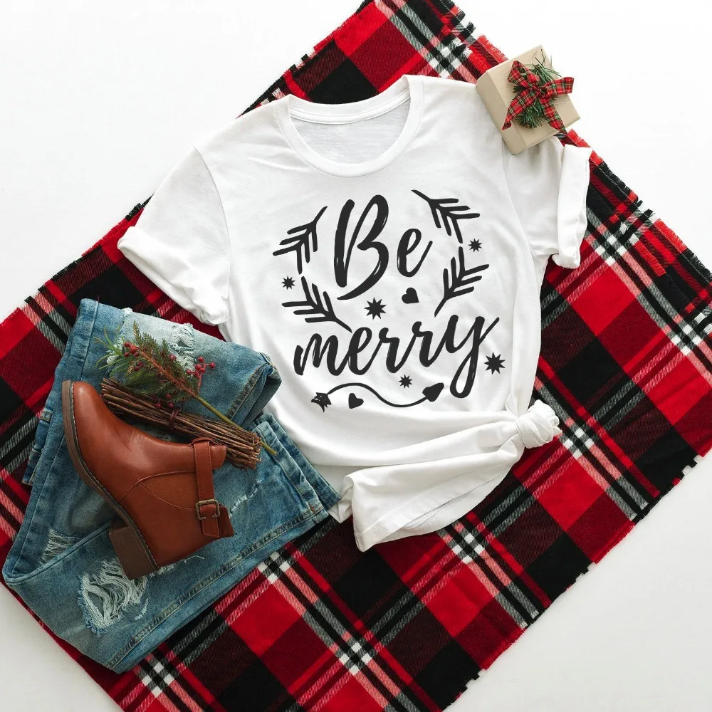 

Женская футболка с надписью Be Merry новогодние майки, модная футболка с графическим принтом в стиле Харадзюку, Симпатичная хлопковая Футболка...