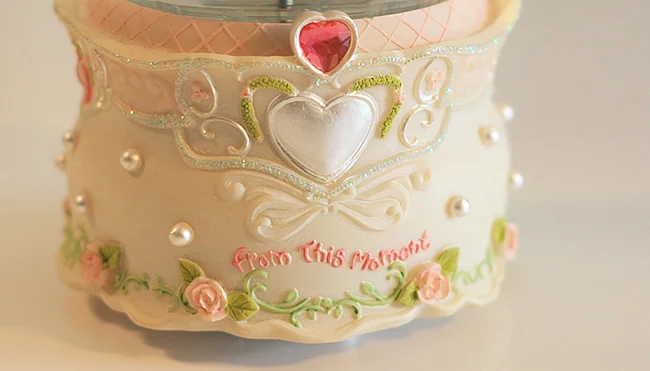 Romantic wedding gift spin floating snow crystal ball music box creative birthday to send girls particularly practical | Дом и сад