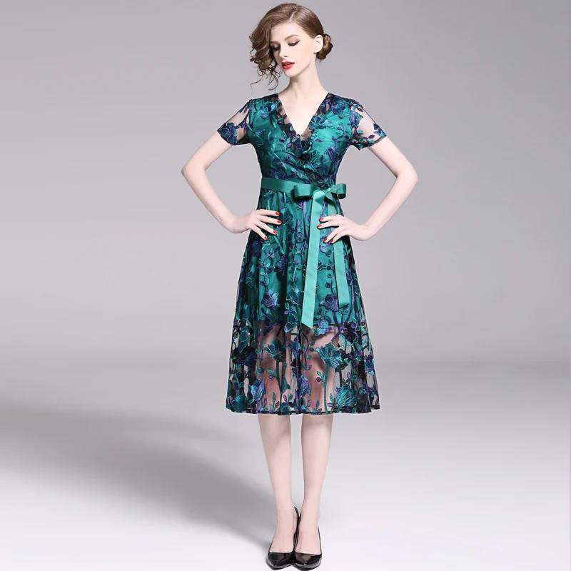 Женское летнее платье средней длины зеленое с вышивкой модель K6518 2021 | Женская