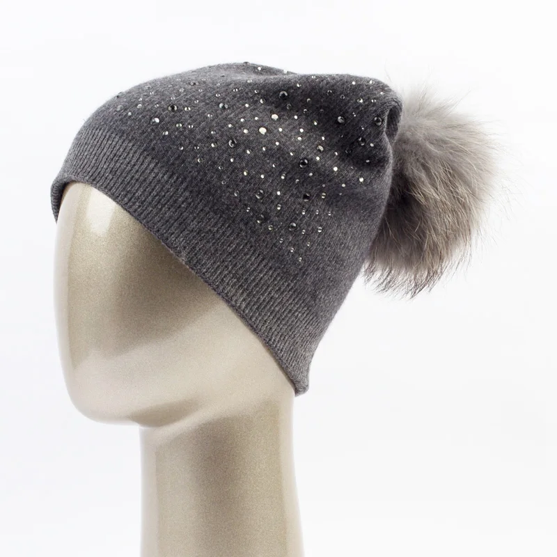 Geebro Для женщин помпонами Шапки зима теплая Вязание енота Мех животных Pom Beanie шапка для Для женщин Натуральный мех помпоном Skullies шапочки dq039 - Цвет: Dark Grey B