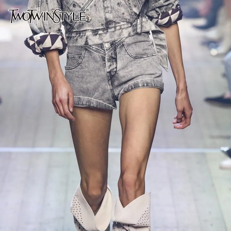 TWOTWINSTYLE Уличная Короткие брюки для женщин Высокая талия легкая стирка отбеленная