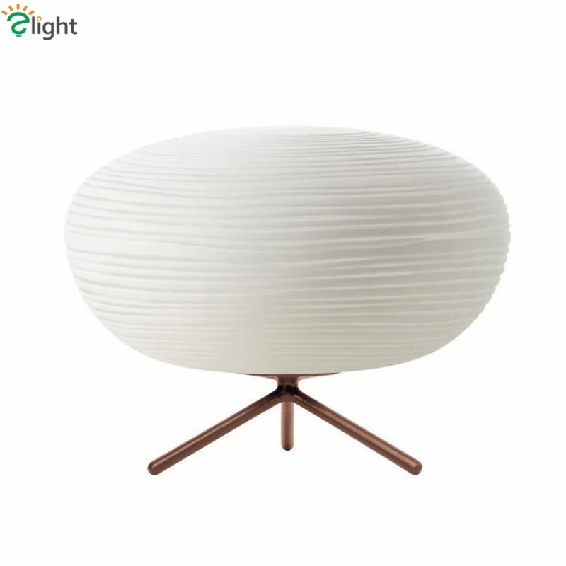 Светодиодная настольная лампа в стиле пост модерн матовое стекло на спирали