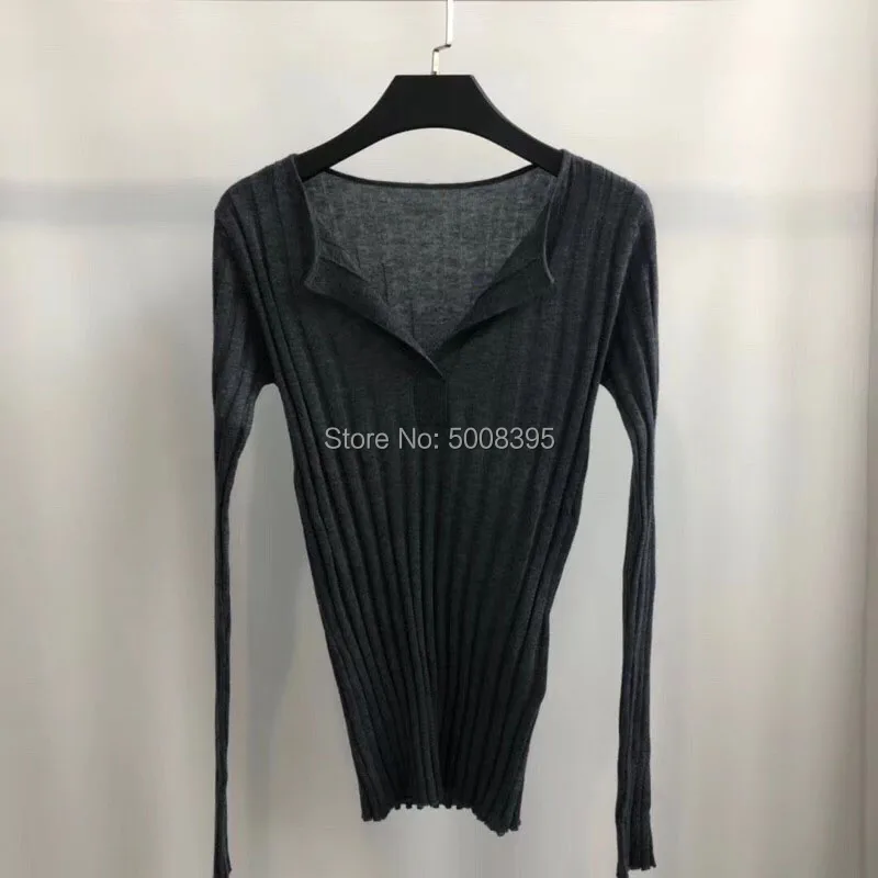 Avresa/Топ off-white, серый, черный, шерсть, шелк, кашемир, вязаный свитер, круглый вырез, v-образный вырез, длинные рукава, облегающий джемпер из Джерси