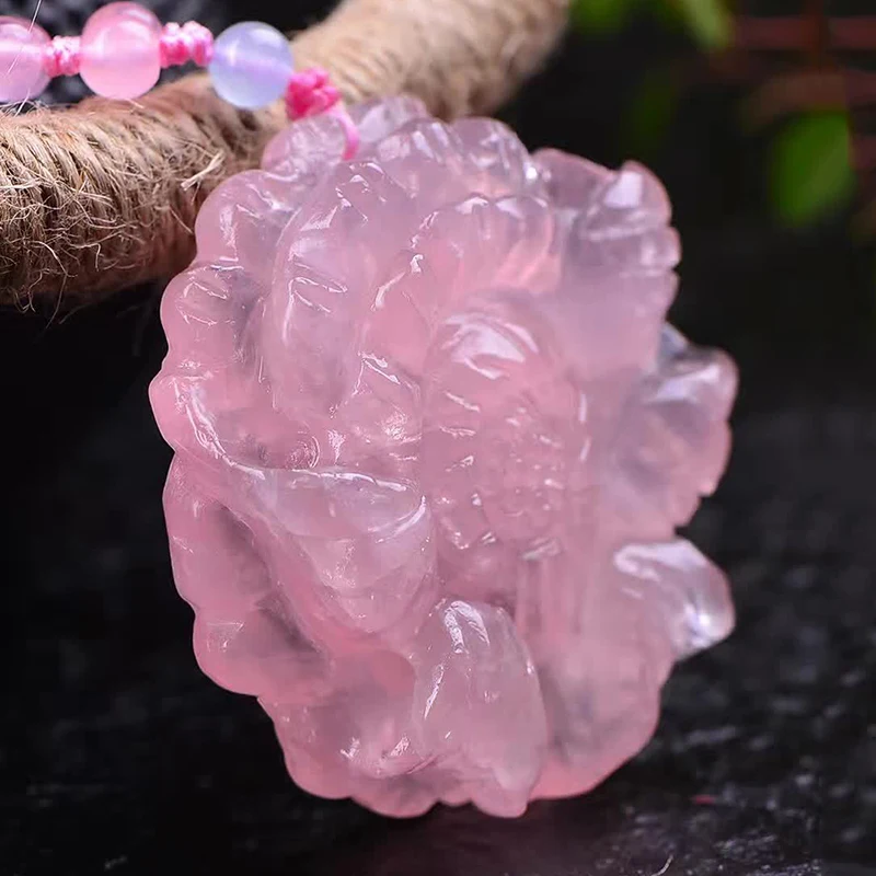 Женская подвеска с натуральным розовым кристаллом ручной резной кулон в виде