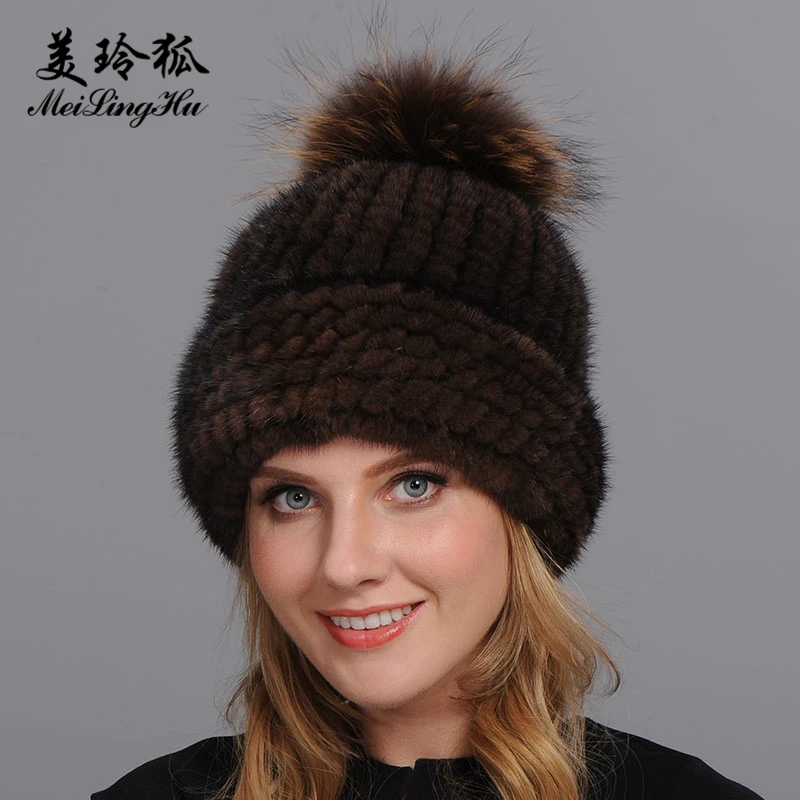 Шапка с помпоном из натурального меха норки и енота Зимняя женская шапка для