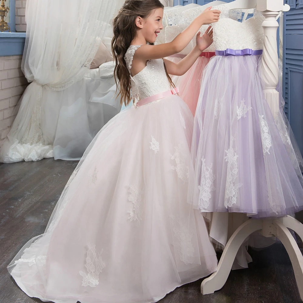 Женское бальное платье без рукавов розовое с цветочным рисунком аппликацией и