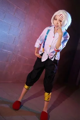 Аниме «Токийский Гуль»; костюм для косплея Juzo Suzuya Rei; полный комплект; белая \ розовая рубашка; брюки на бретельках; коленная чашечка на заказ