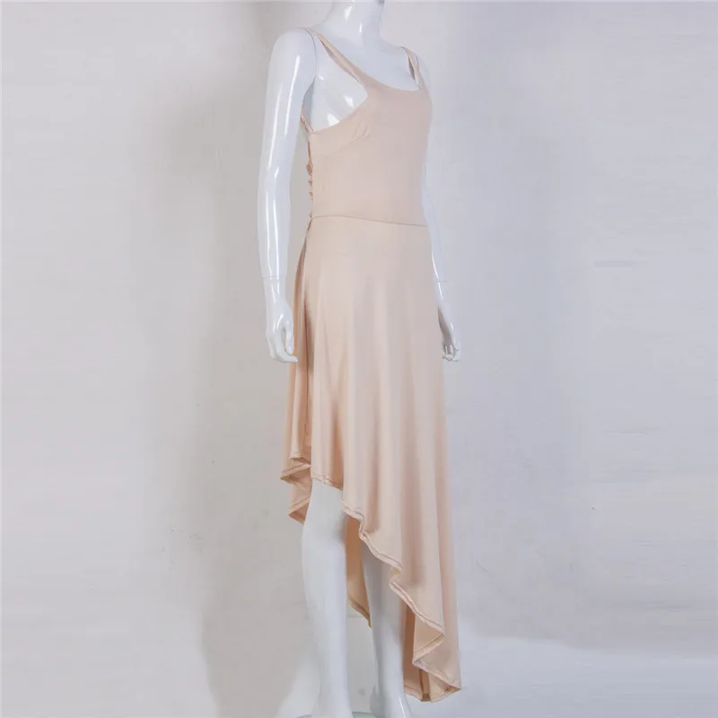 Женское длинное платье без рукавов асимметричное однотонное летнее с лямкой на