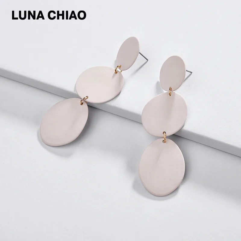 White LUNA CHIAO матовый цвет покрытие металлические Висячие Эффектные серьги для женщин неправильной формы Длинные свисающие серьги - Окраска металла: White
