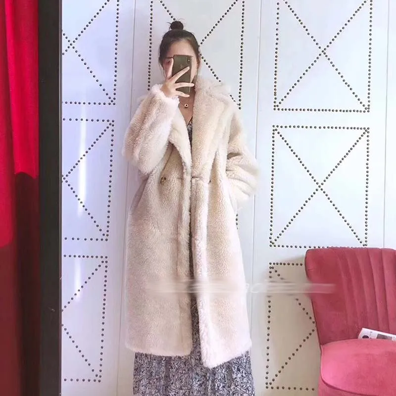 Зимние куртки женские модные длинные из натурального меха и шерсти с толстой подкладкой и элегантным розовым паркетом.
