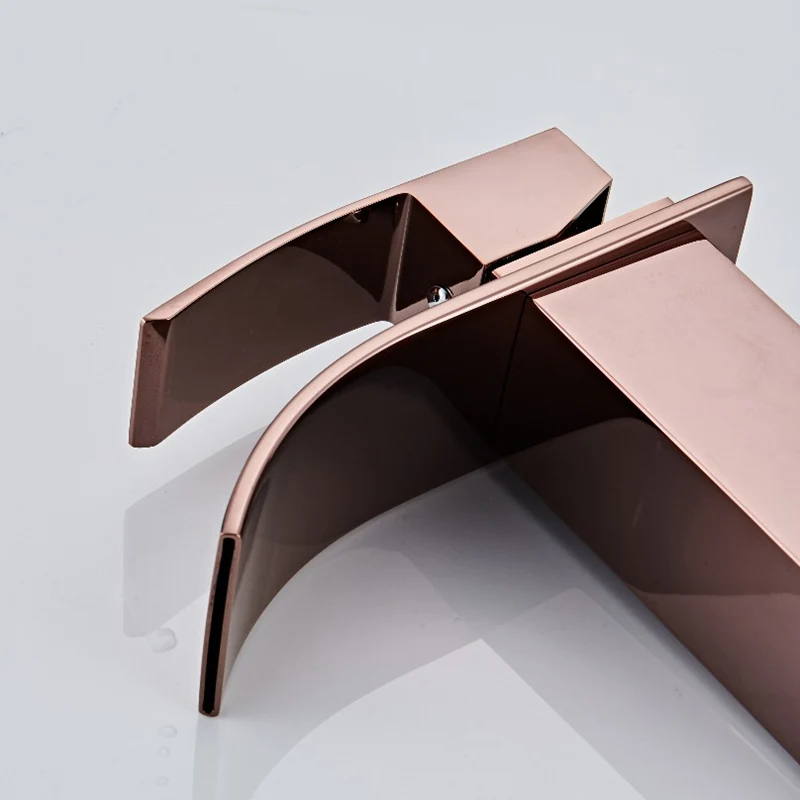 Смеситель Водопад для ванной комнаты кран умывальника с хромированной отделкой