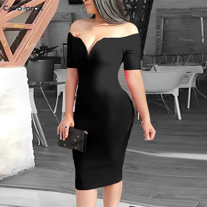 Женское платье с открытыми плечами облегающее коротким рукавом сексуальное и