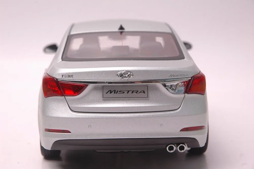 1:18 литая под давлением модель для hyundai Mistra серебряный сплав игрушечный автомобиль миниатюрная коллекция соната