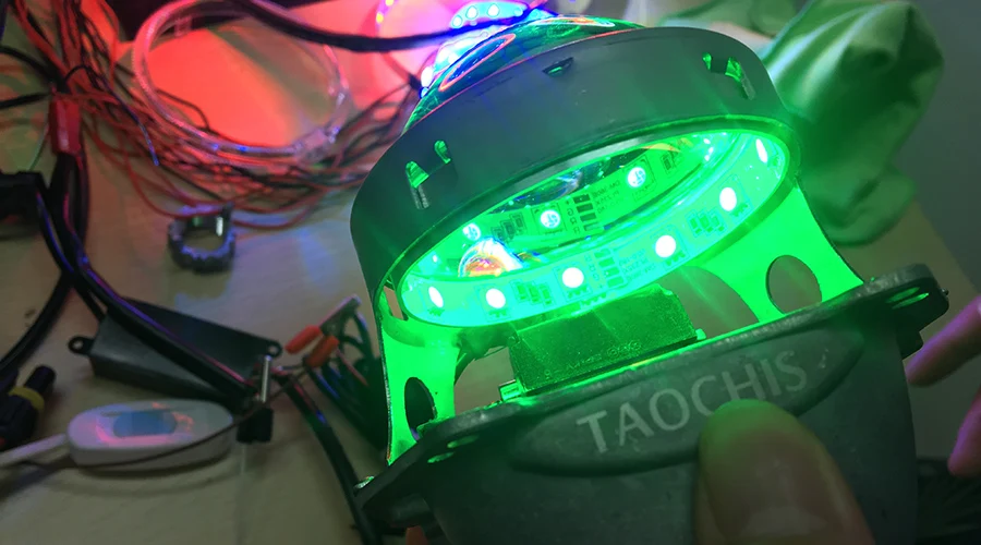 TAOCHIS 2 шт. Авто RGB фары проектор Led Devil Eye Demon Eye лампа для автомобиля приложение дистанционное управление проектор фары ангельские глазки