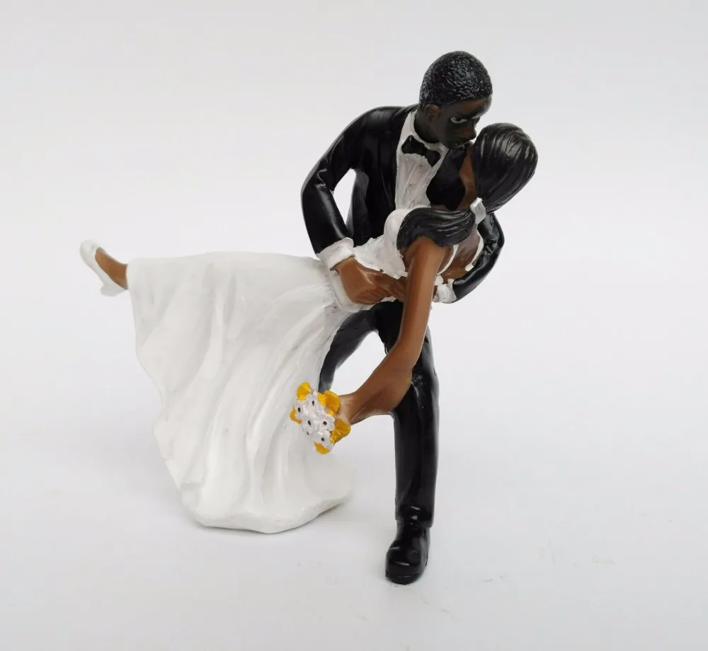 

50pcs creative boutique Western wedding cake decoration resin groom bride doll Tango kiss