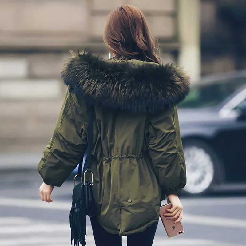 Женская парка на 90% белом утином пуху Зимняя с большим воротником и капюшоном из