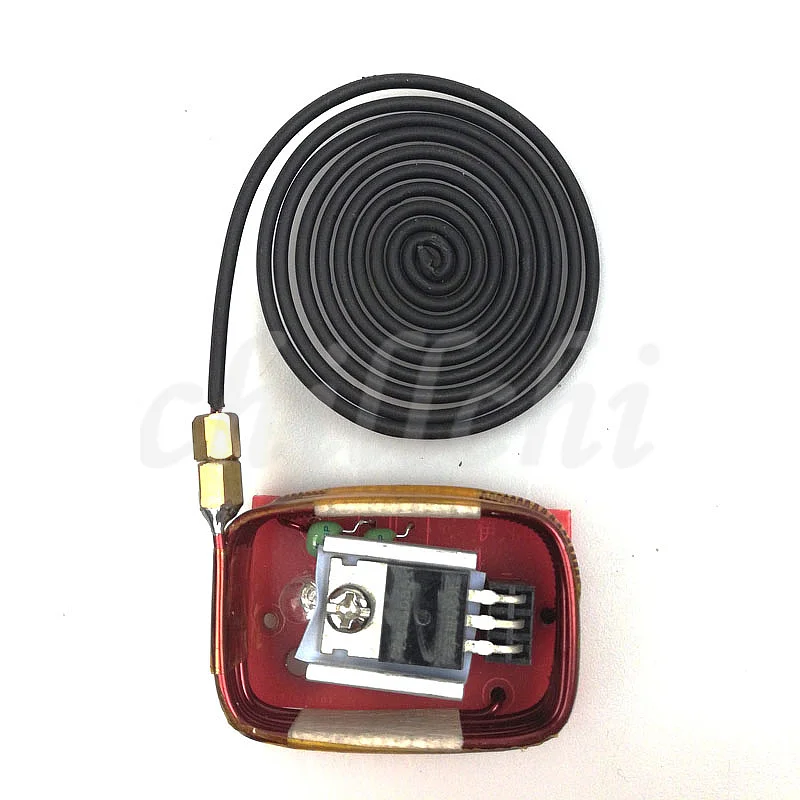 Разделитель высокой мощности на катушке генератора Tesla обычно используется для