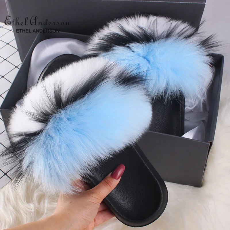 Blue Black White Модные шлепанцы с натуральным лисьим мехом; женские модные Вьетнамки; Летние пушистые меховые сандалии; обувь на плоской подошве - Цвет: Blue Black White