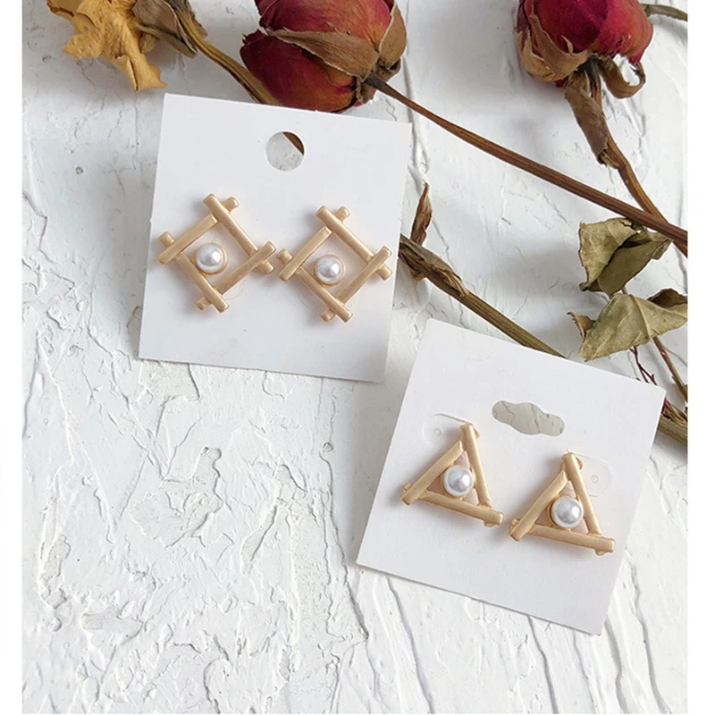 Серьги клипсы с геометрическим рисунком матовые серьги треугольным ромбовидным