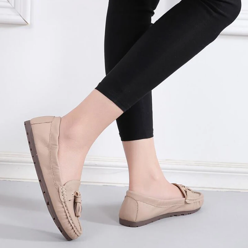 Женская обувь коллекция 2019 года лоферы с закрытым носком бахромой мягкая на