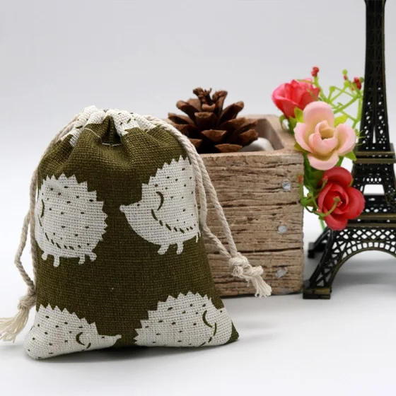hedgehog 10pcs/lot Cute Linen Drawable Cotton Bags 9x12cm Handmade Travel Packaging Pouches Dry Small Cloth Jewelry Cotton Bags for Party - Цвет: hedgehog