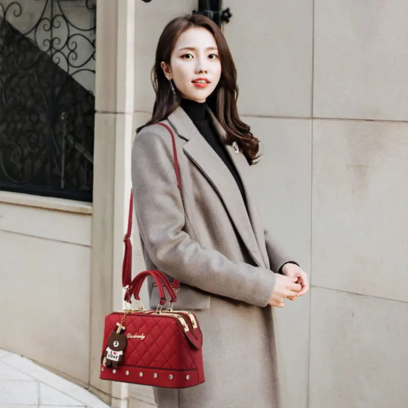 Модные сумки через плечо для женщин заклепки сумка bolsas feminina мягкие из