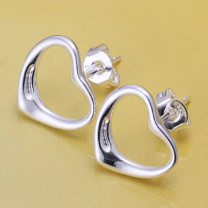 

Silver color creative personality minimalist fashion Love earrings Simple Heart-shaped silver earrings E099
