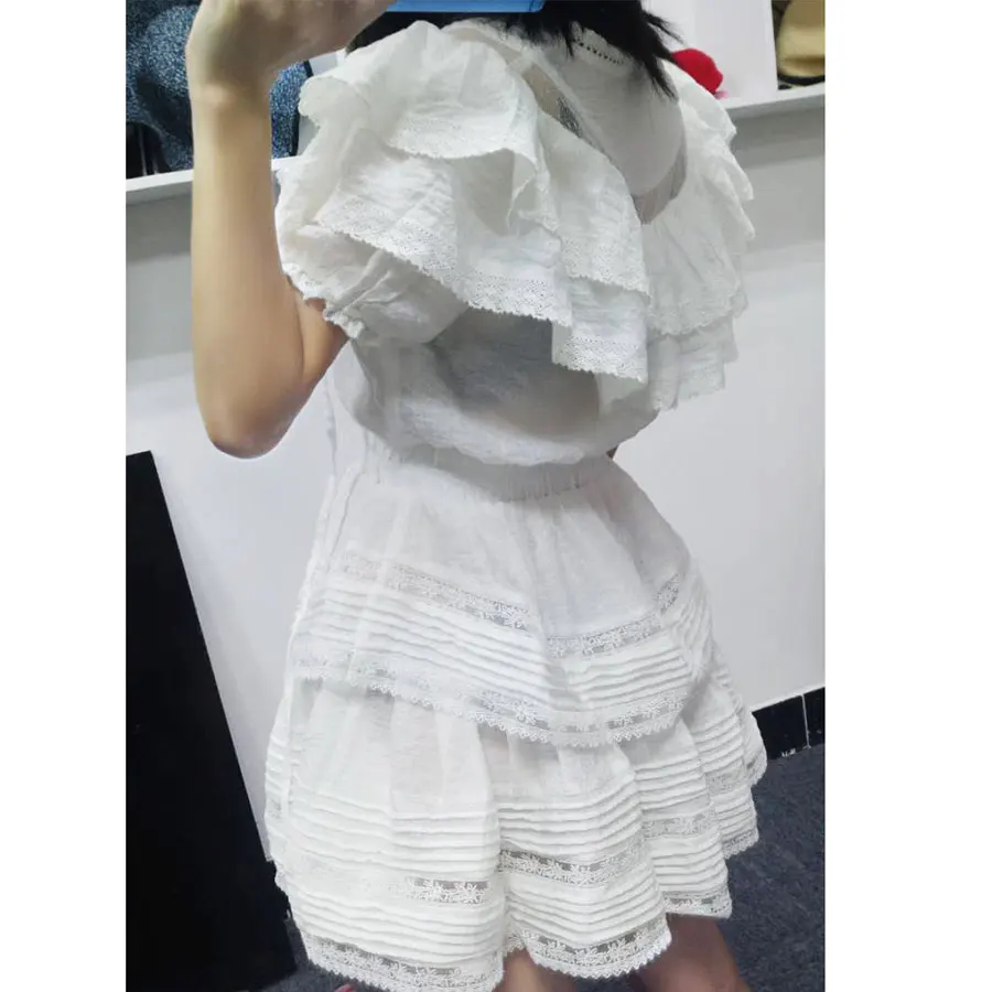 Женское платье с оборками белое круглым вырезом Сетчатое праздничное пышными