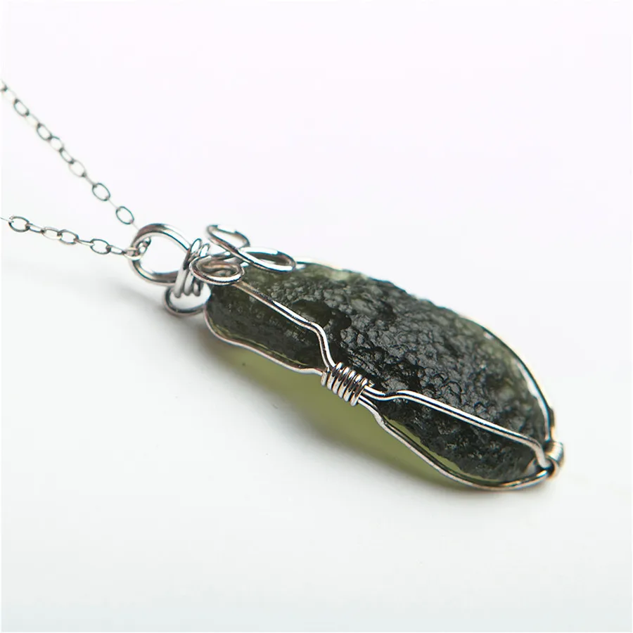 Подлинное зеленое натуральное Moldavite драгоценный камень кристалл 925
