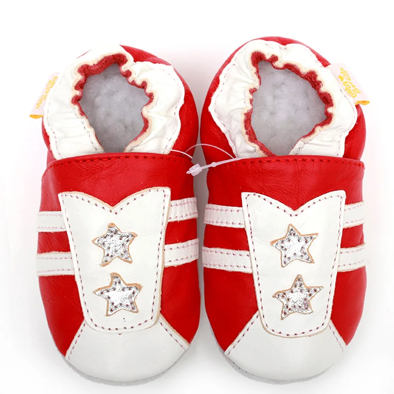 Детская обувь кожаная мягкая подошва со звездами красного цвета с рисунком