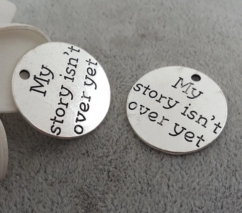 

20pcs/lot 25mm disc lettering My story isn't over yet charms pendant for bracelet DIY wedding Jewelry making