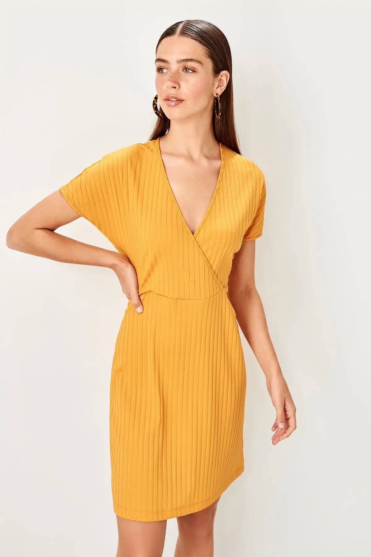 Trendyol желтое двубортное трикотажное платье TWOSS19XM0119|Женские платья| |