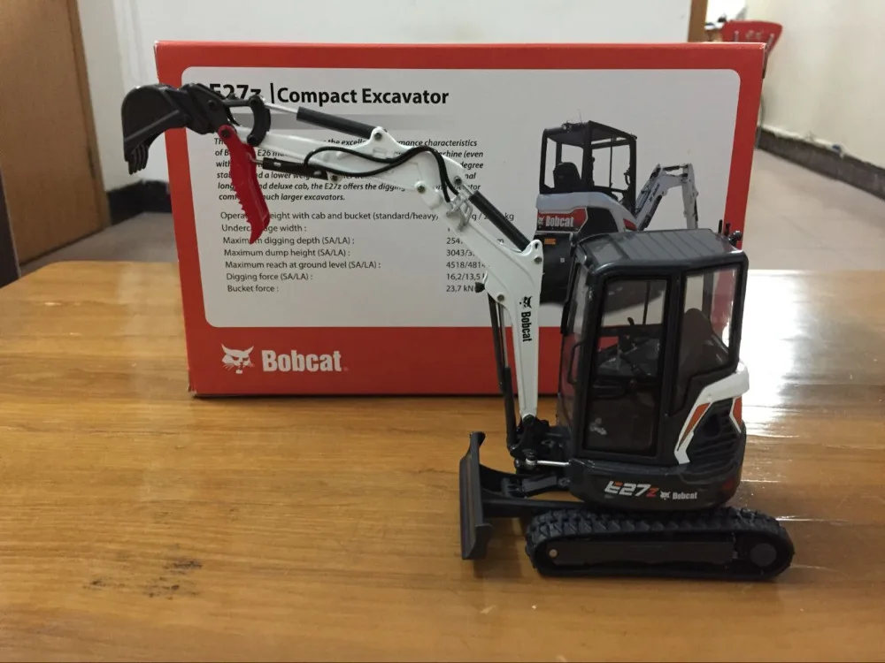 Универсальная модель Hobbies UH8131 Bobcat E27z с кабиной компактный экскаватор 1/25 масштаб