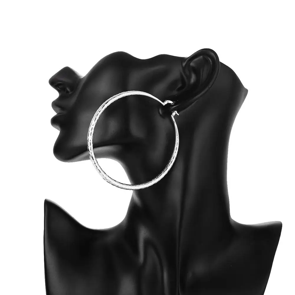 Женские серьги кольца с рыбками большие круглые серебряного цвета бижутерия для