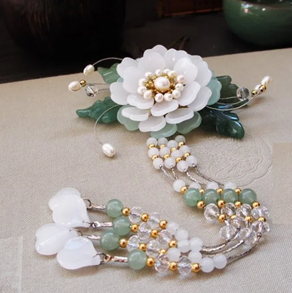 Инь му дан белая глазурь лепесток цветок палка для волос Винтаж Китайский Hanfu костюм аксессуары зеленый нефрит лист длинная палочка для волос TASSEL