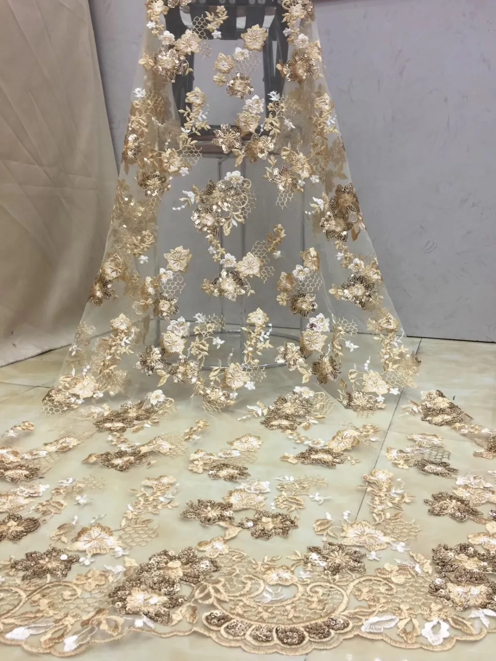 Новый стиль Французский кружевной ткани с красивыми и благородными блестками