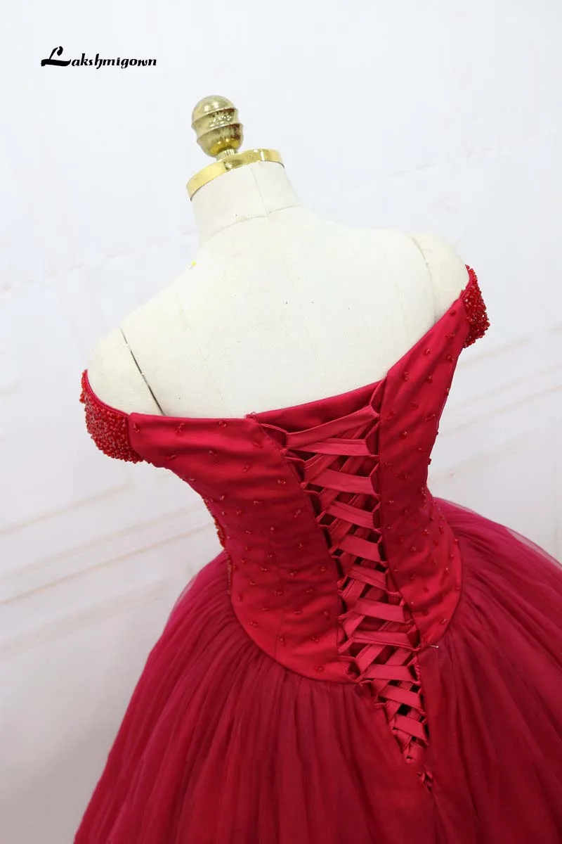 Роскошное бордовое бальное платье принцессы с открытыми плечами и v образным